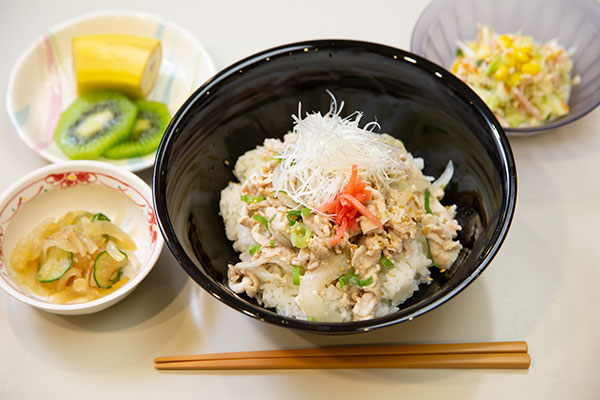 特別職　ネギ塩豚カルビ丼